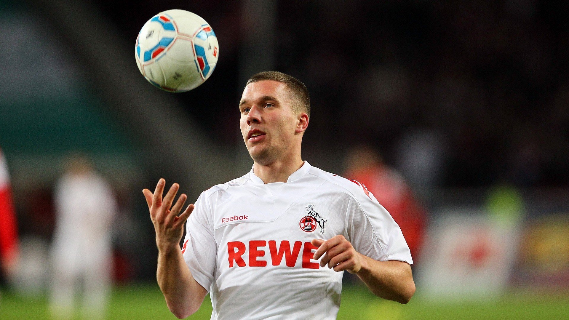 冰雪加持!瑞士队打出“雪地精准控球”,瑞士滑雪队